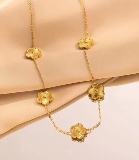 van clef golden flower necklace