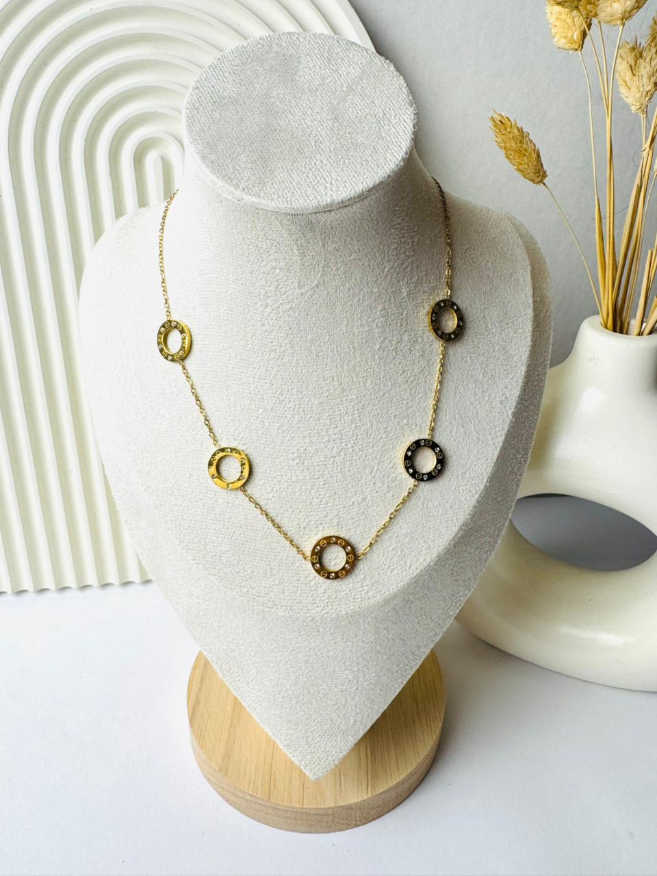 Circle carteir necklace