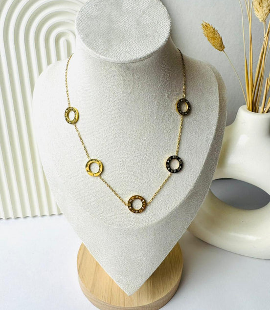 Circle carteir necklace