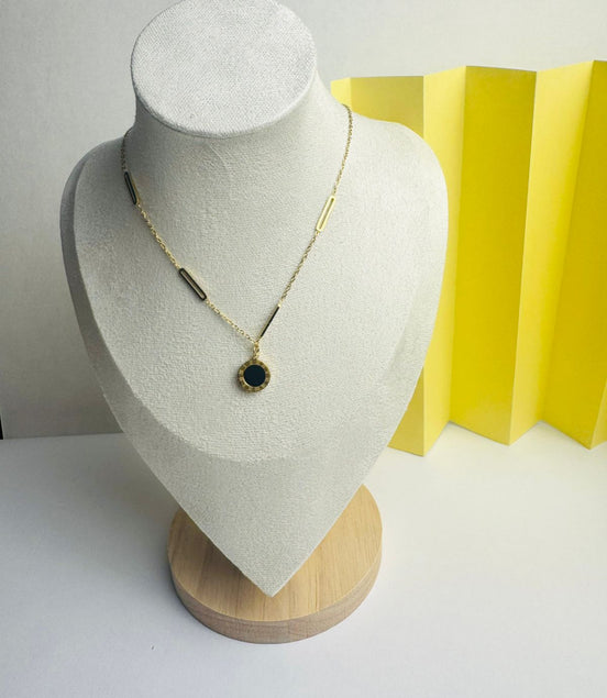 Double face black & white bulgari necklace