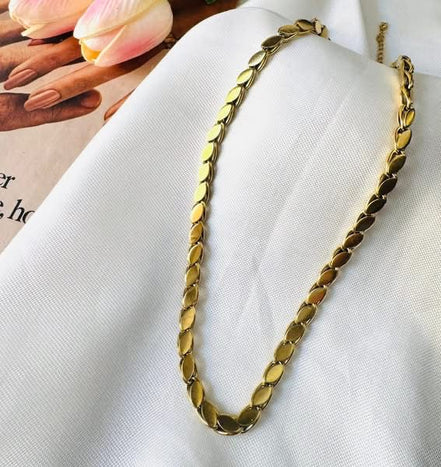 Halaby golden necklace