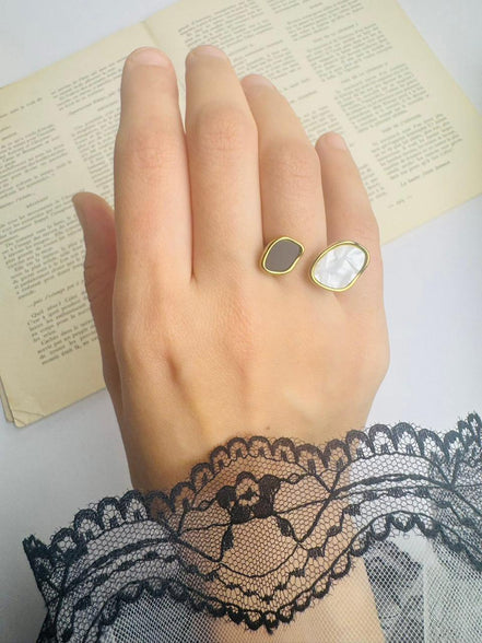 Oval black & white ring
