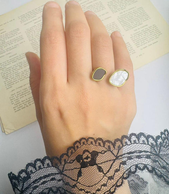 Oval black & white ring