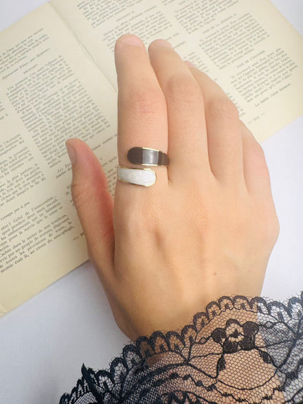 Cross black & white ring