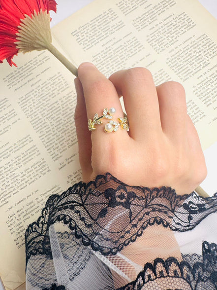 Pearl & zircon leaf ring