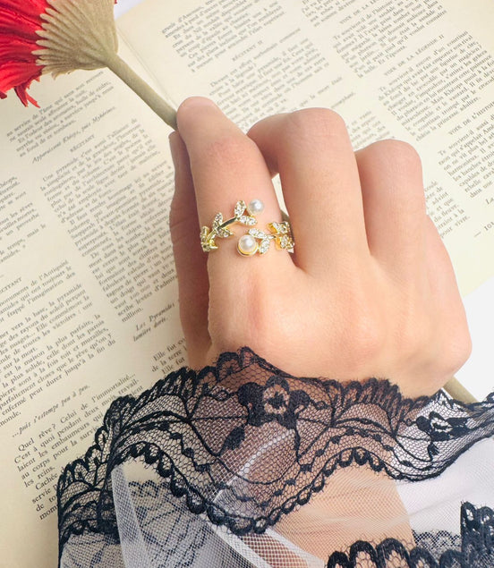 Pearl & zircon leaf ring