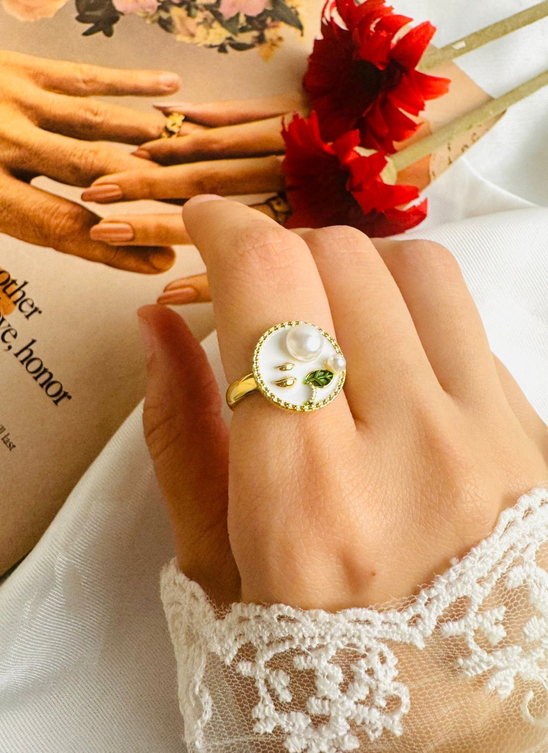 White circle flower ring
