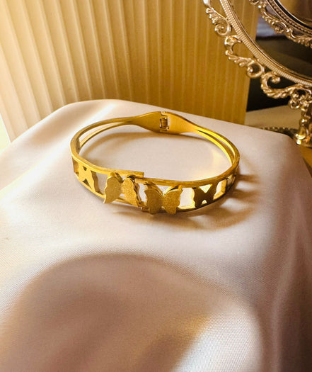 Double butter fly bangle
