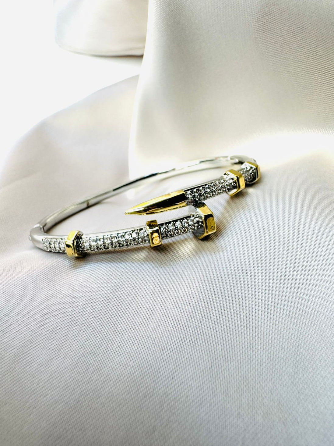 Nail zircon bangle