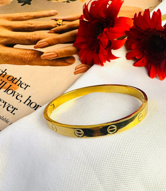 Carteir golden bangle
