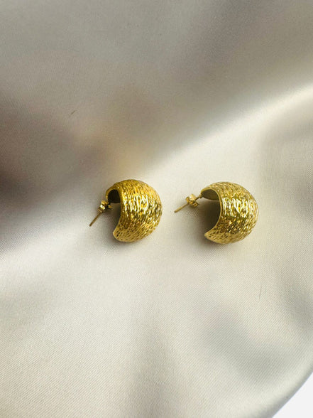 Chunky dotted earring