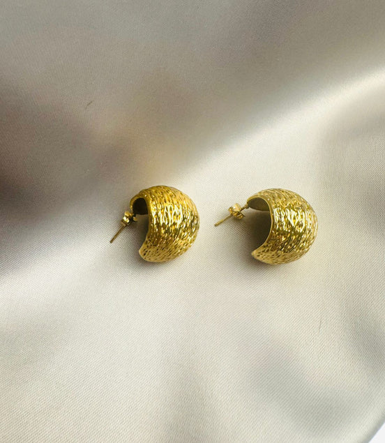 Chunky dotted earring