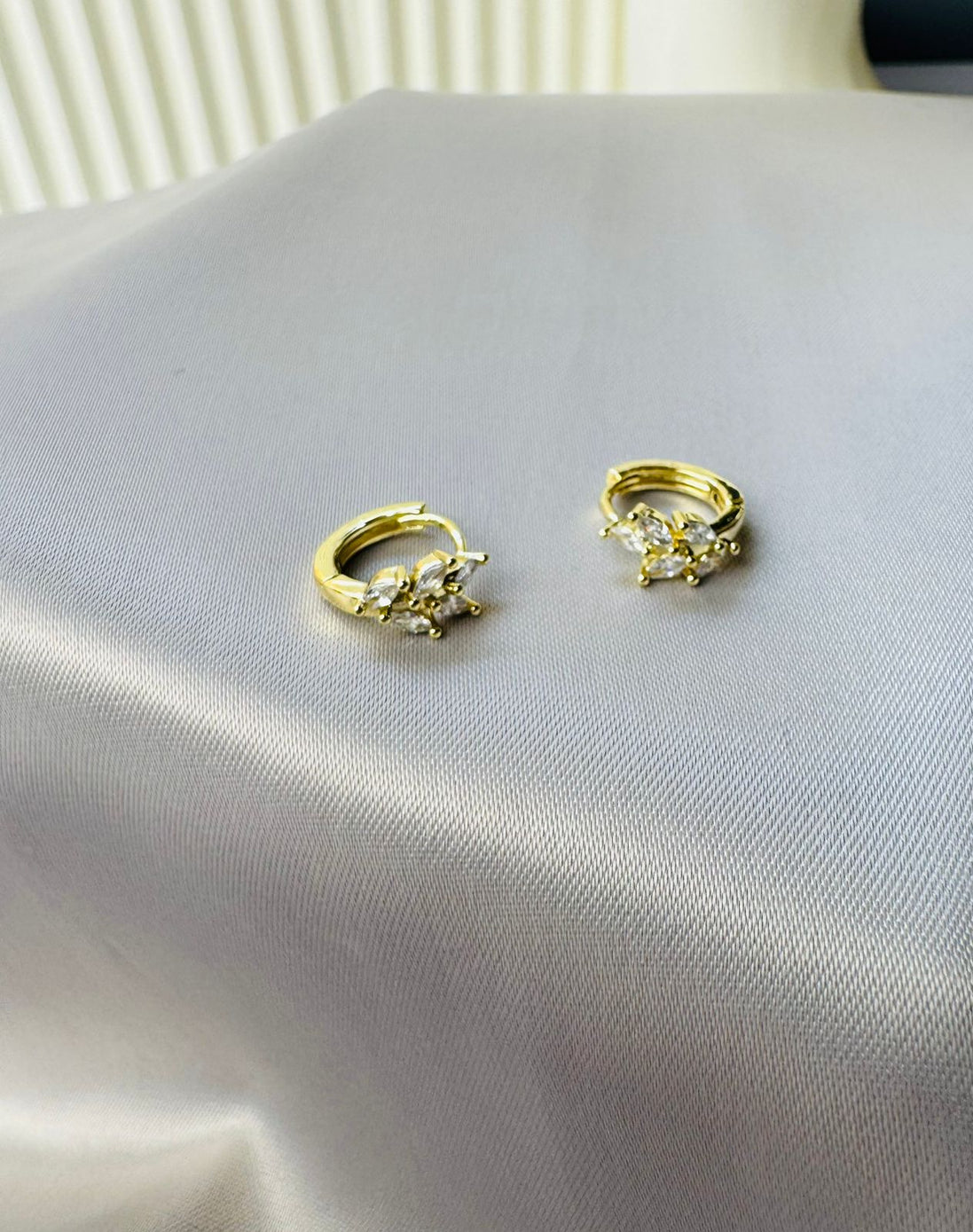 Sonboula ball back earring