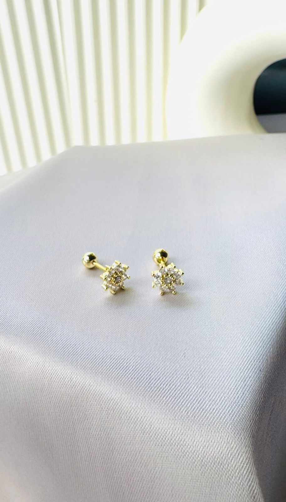 Flower ball back earring