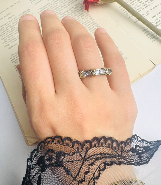 Cross strus zircon ring